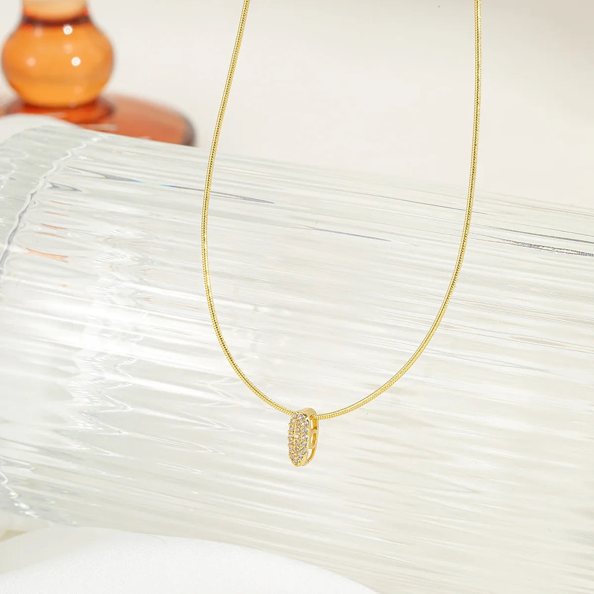 قلادة حرف بزركون