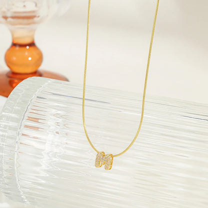 قلادة حرف بزركون