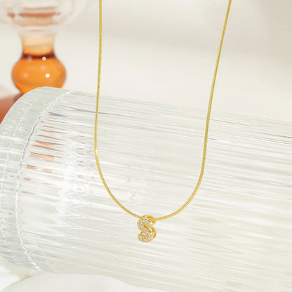 قلادة حرف بزركون