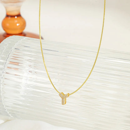 قلادة حرف بزركون