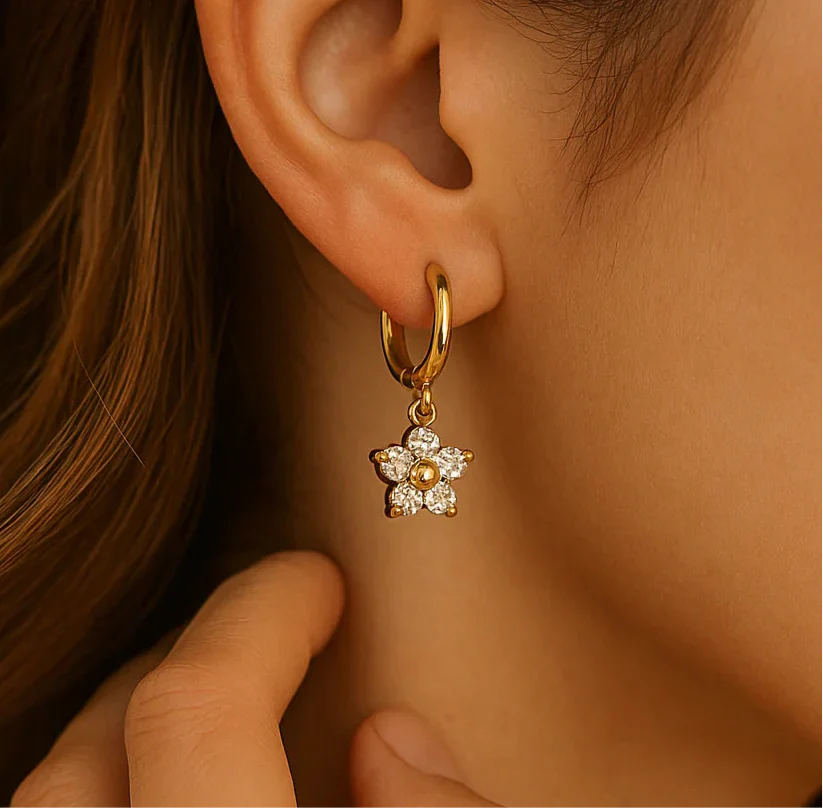 أقراط أنثيا